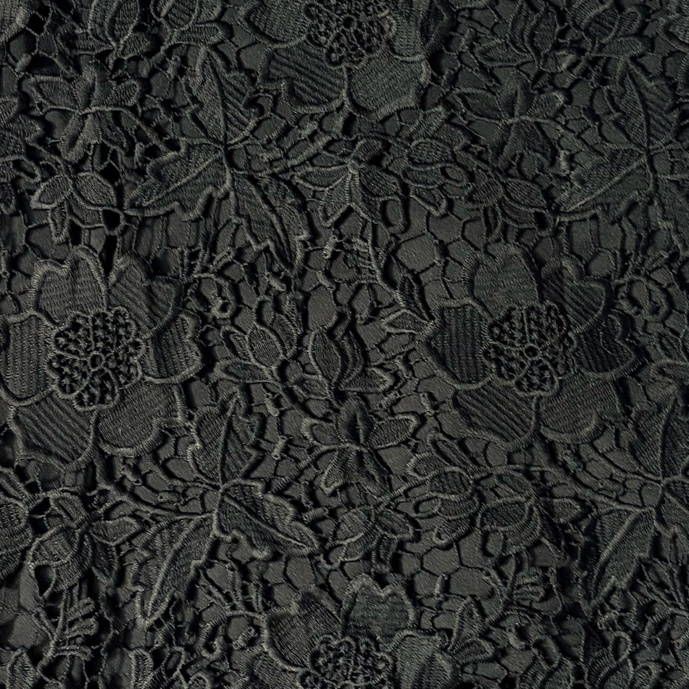 Elegant Black Lace Skirt haute monde. - Picture 5 of 7